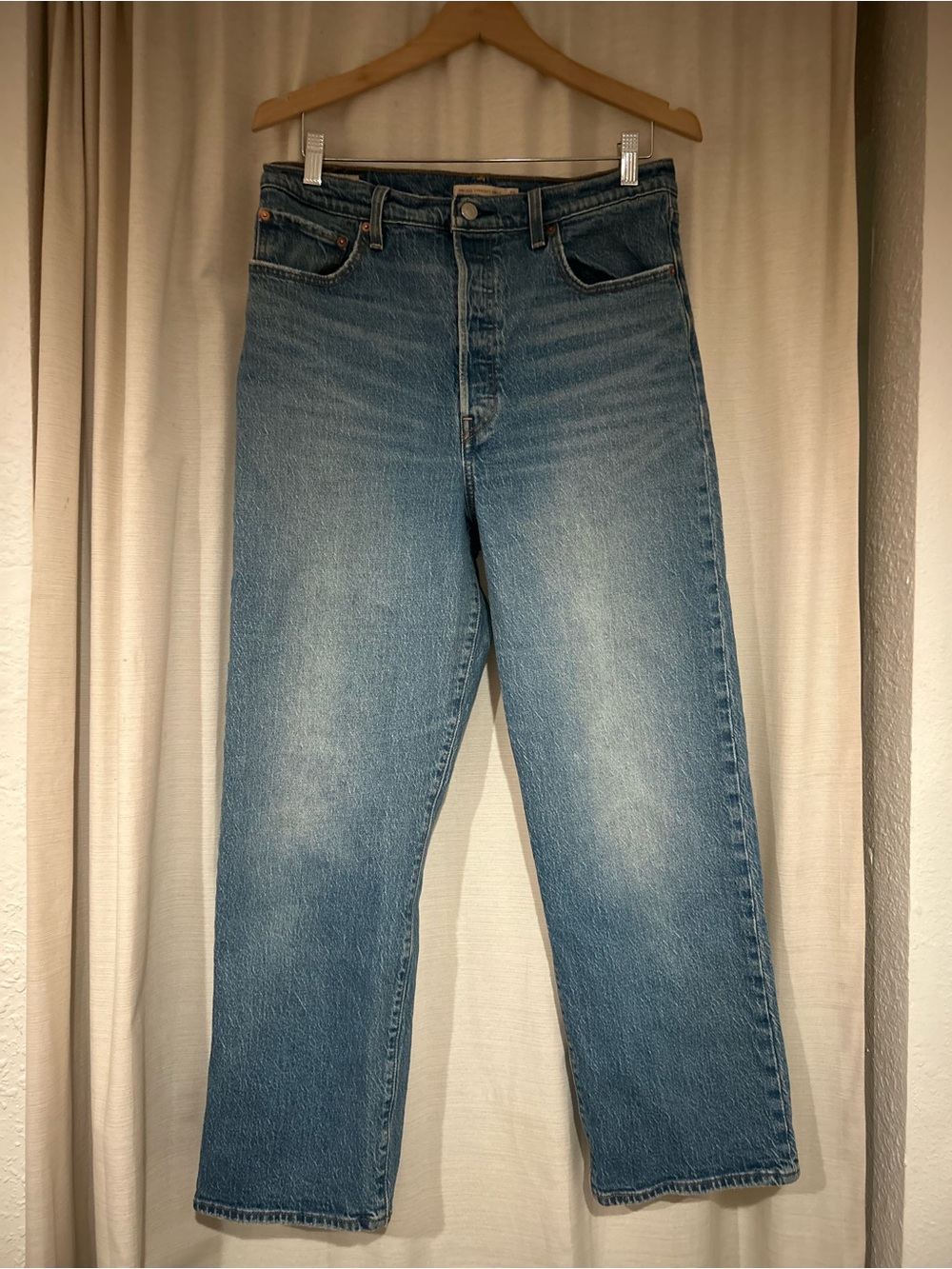 Levi's Women's Light Blue Ribcage Straight Jeans